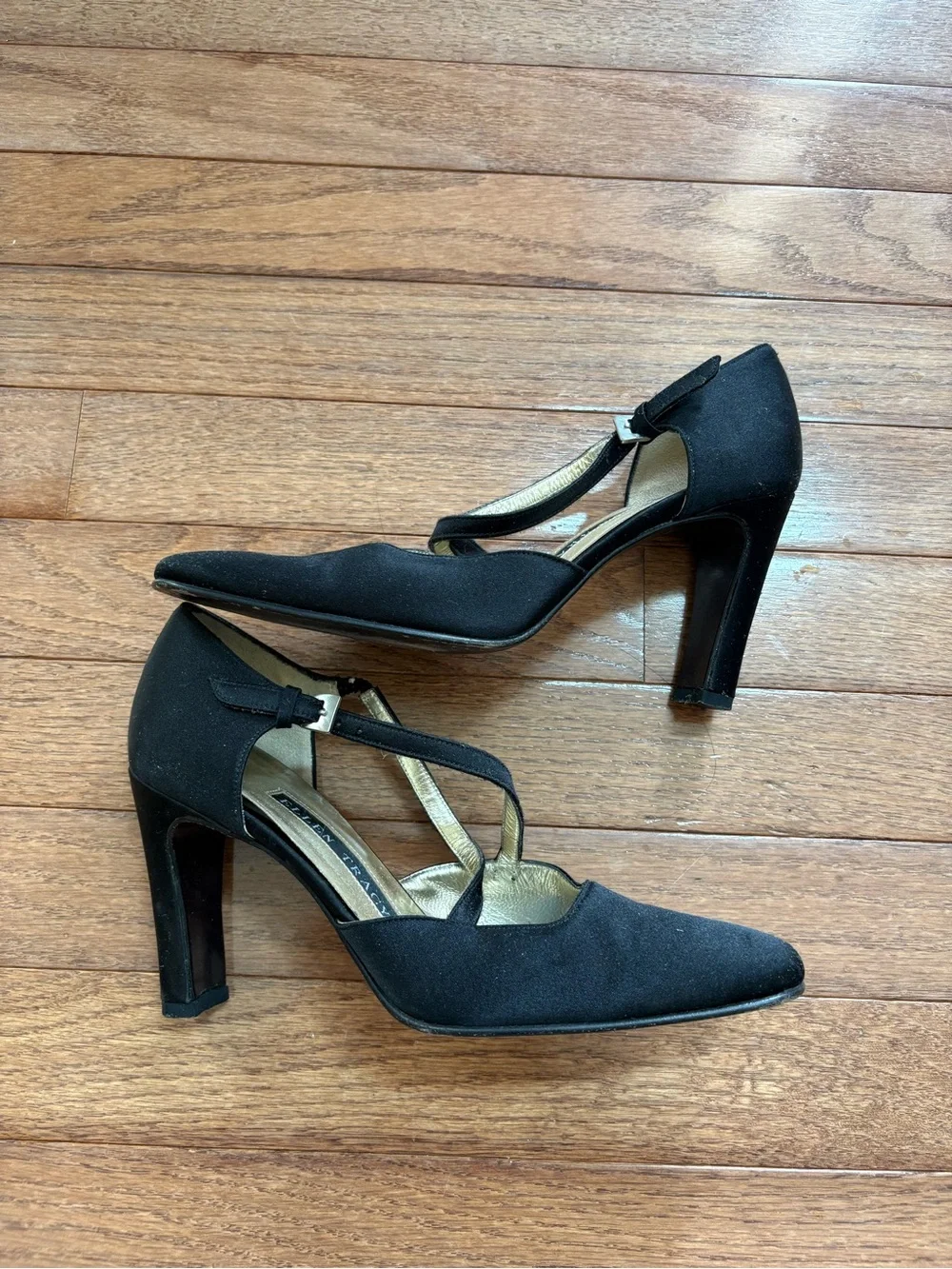 Ellen Tracy Black satin Heels made in Italy size 6
